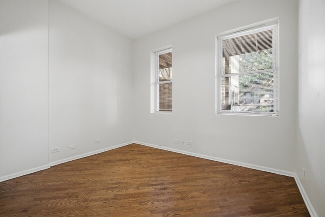 Building Photo - 626 W Buckingham Pl