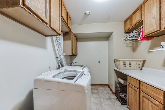 Building Photo - 3003 Saganashkee Ln
