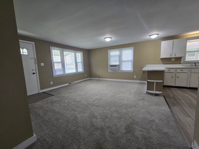 Building Photo - 2 Bedroom Home in Normal