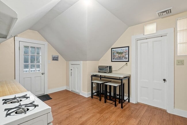 Building Photo - 21 Wenham St