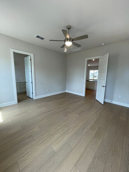 Building Photo - 4701 Wally Ave
