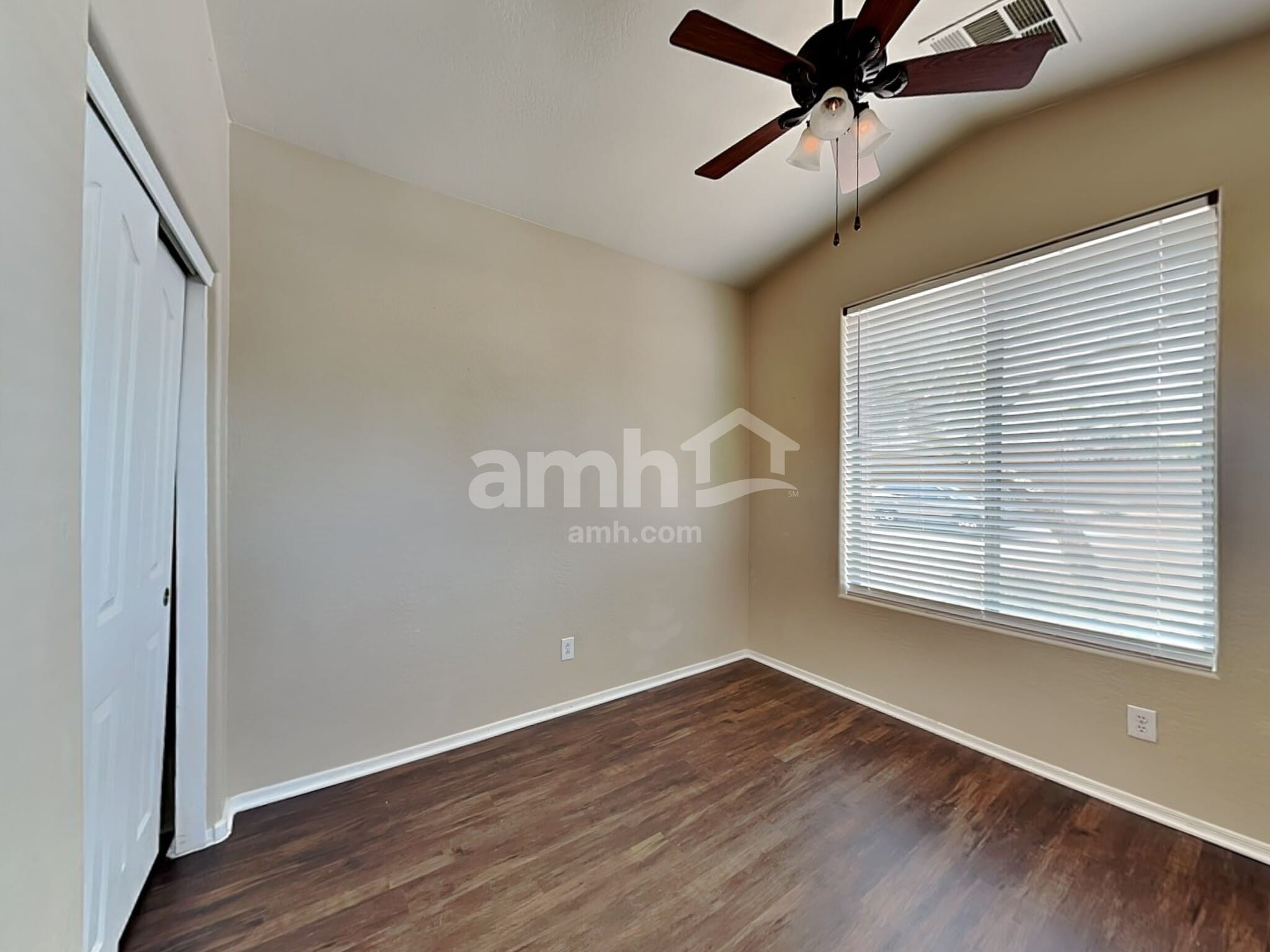 Building Photo - 2422 W Hunter Ct