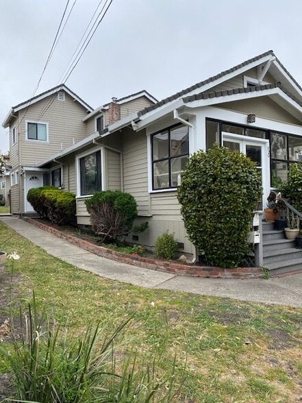 Primary Photo - 320 San Antonio Ave
