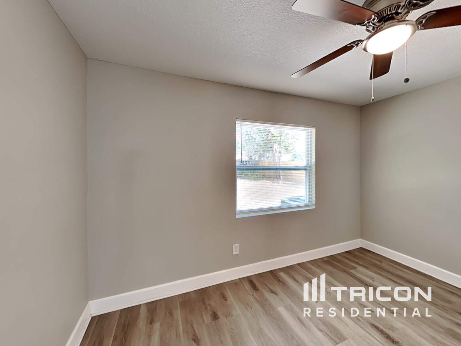 Building Photo - 2546 Glenview Dr