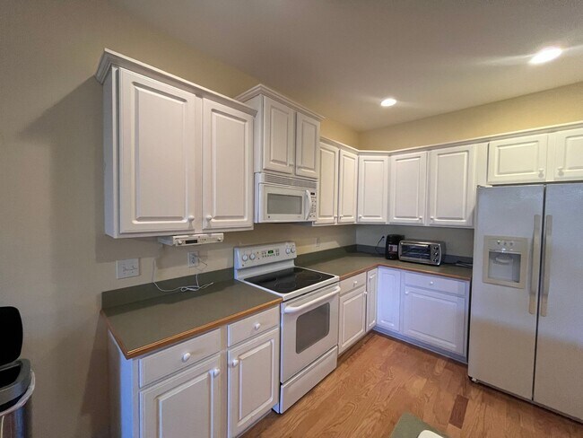 Building Photo - 1005 E Shearwater Ln
