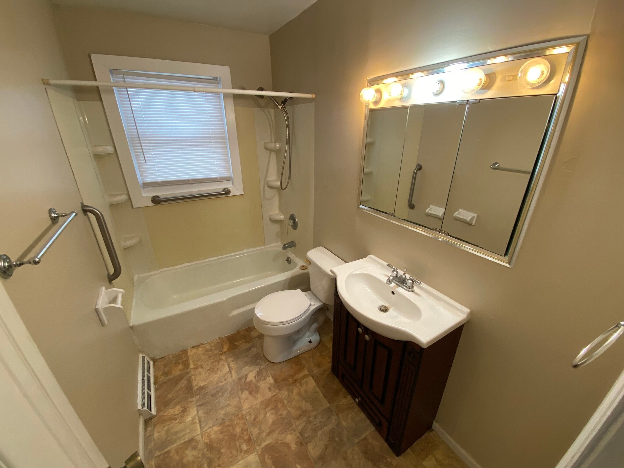 Building Photo - 2104 Panama St