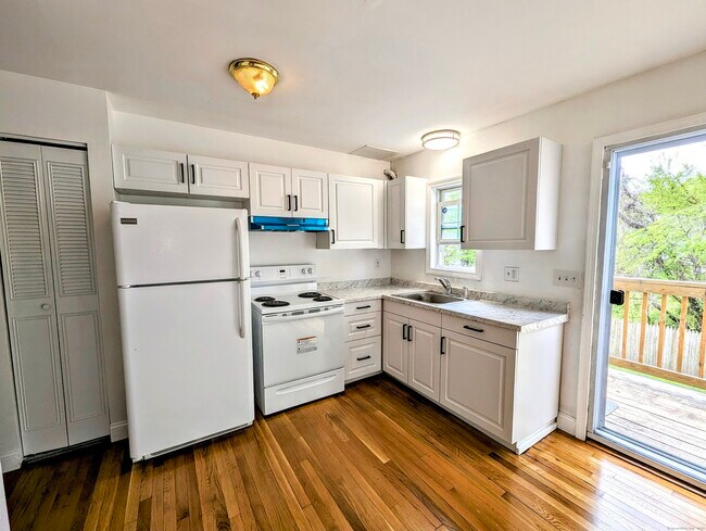 Building Photo - 10 Scuppo Rd