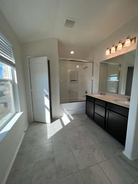 Building Photo - 2013 Ebony Dove St