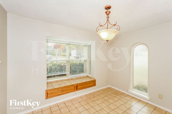 Building Photo - 2012 Garden Oaks Dr