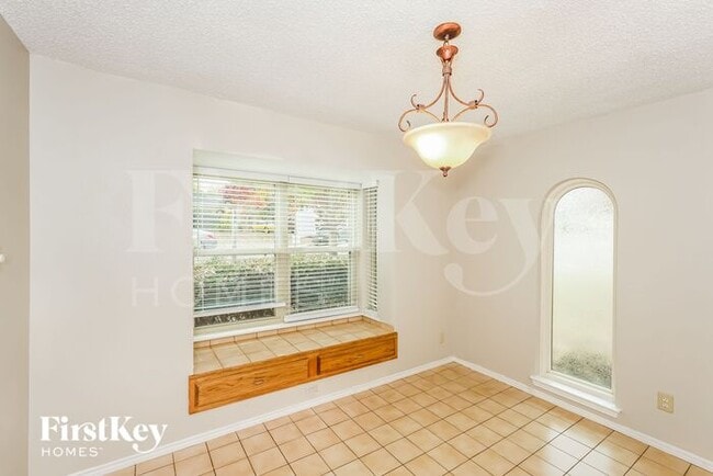 Building Photo - 2012 Garden Oaks Dr