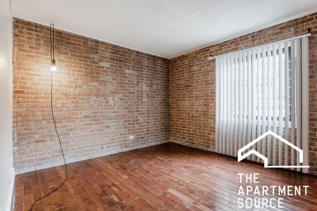 Building Photo - 715 W Diversey Pkwy