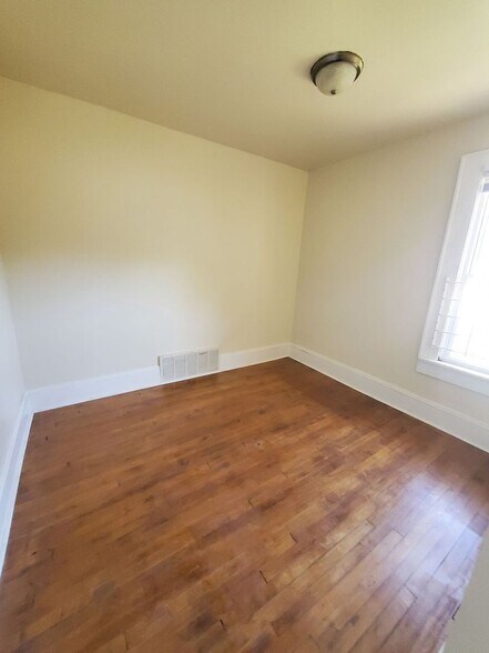 Building Photo - 3136 N 24th Pl