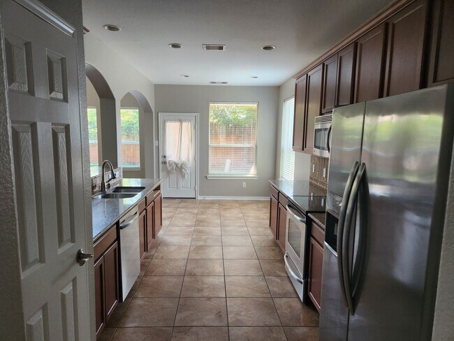 Building Photo - 20676 Oakhurst Meadows Dr