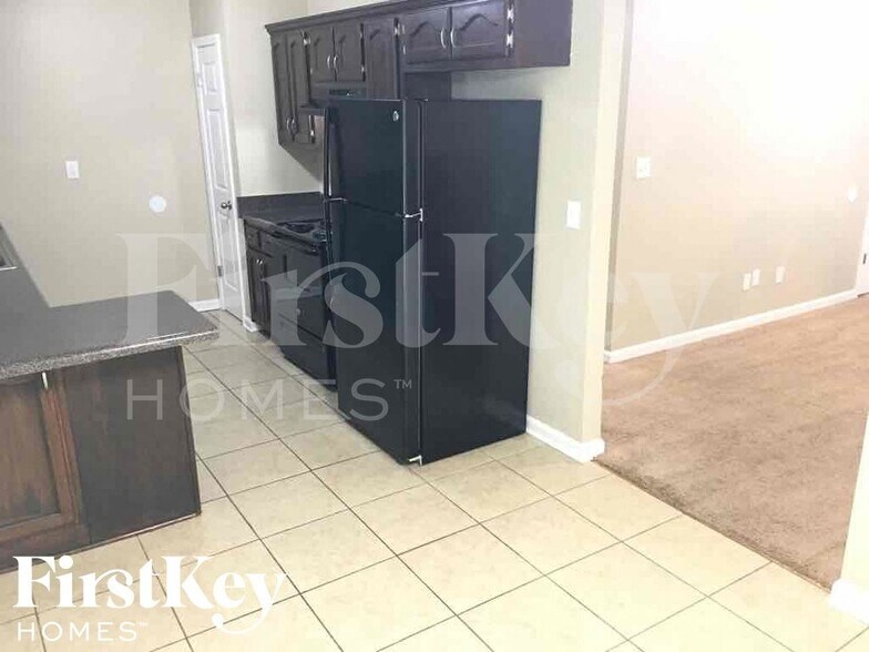 Building Photo - 7090 Maryland Ct