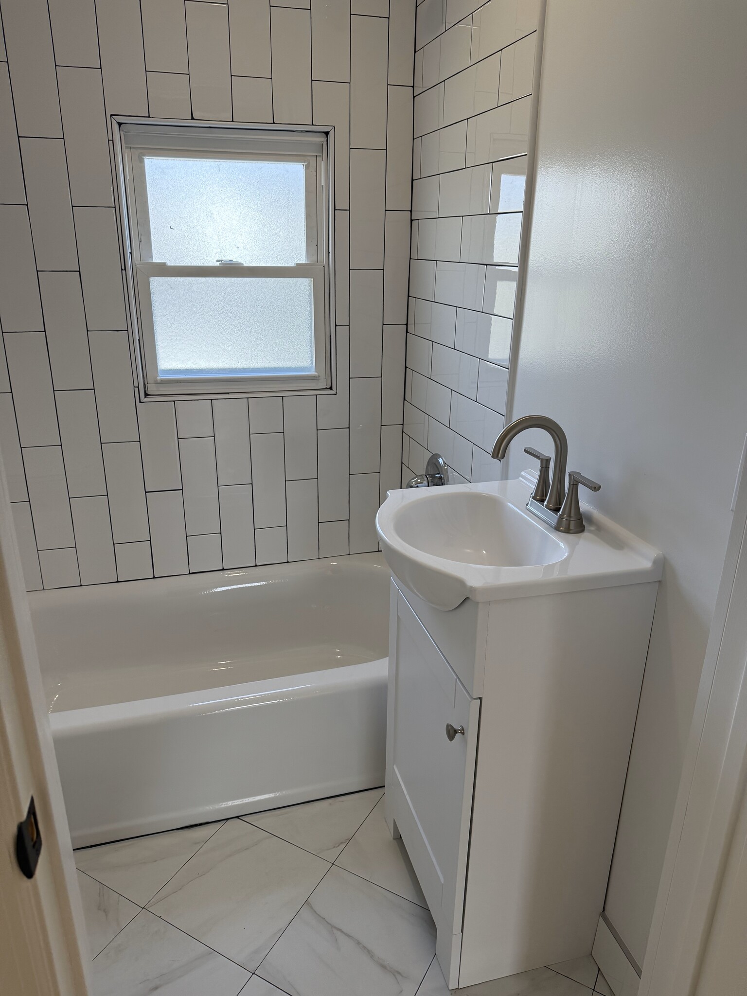 Bathroom - 12 Thomas Pl