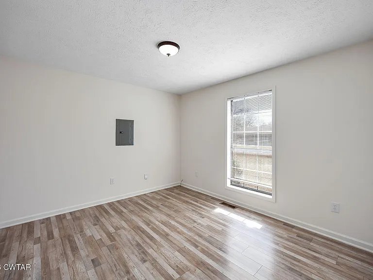 Building Photo - 52 University Cove