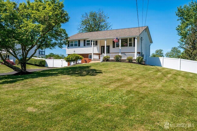 Building Photo - 25 Yorktowne Dr