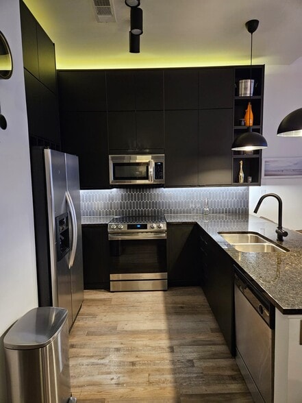 Building Photo - 711 Cosmopolitan Dr NE