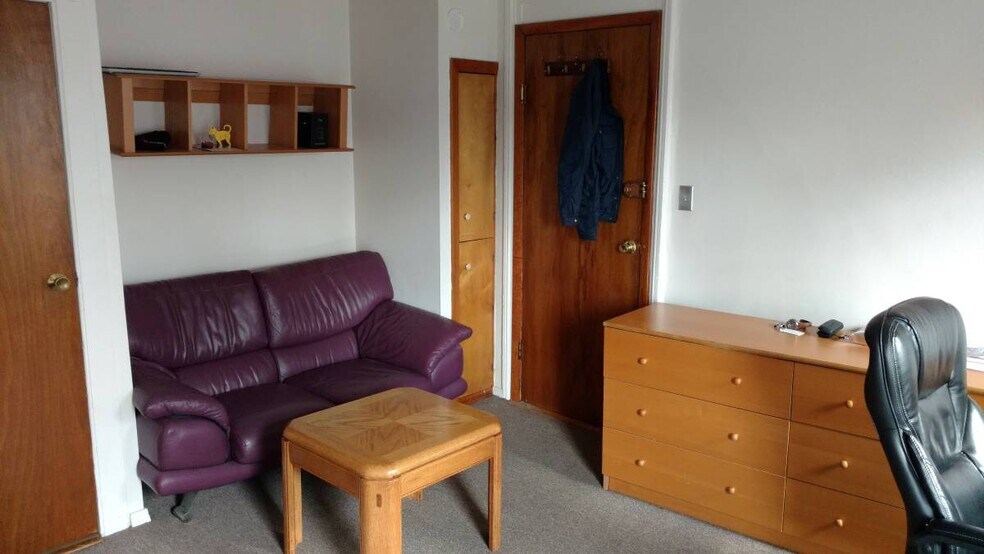 Building Photo - 122 India St