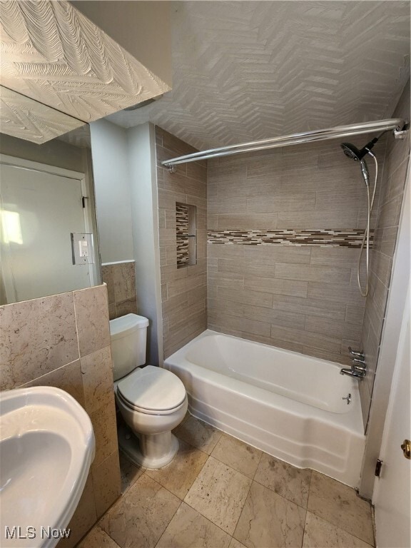 Building Photo - 2452 Bromley Rd