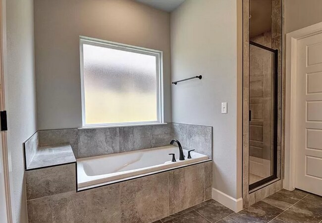 Building Photo - 3701 SW Ryegrass Rd