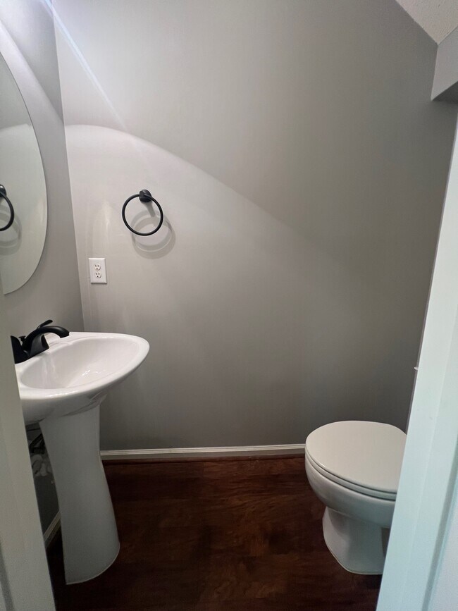 Building Photo - 12 Tannenbaum Cir