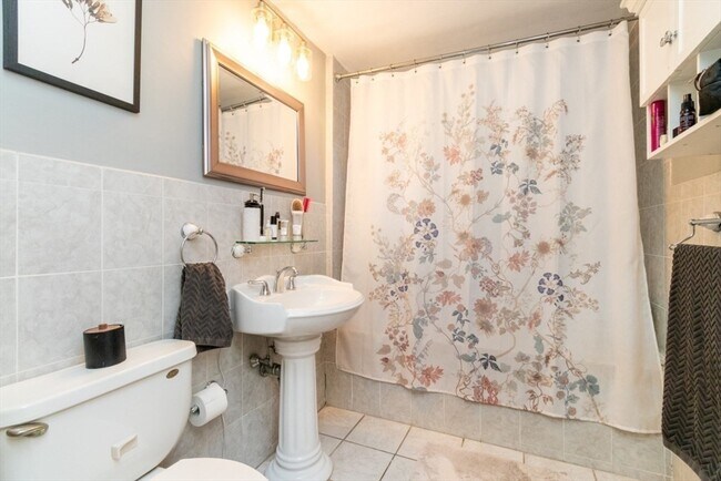 Building Photo - 12 Thelma Rd