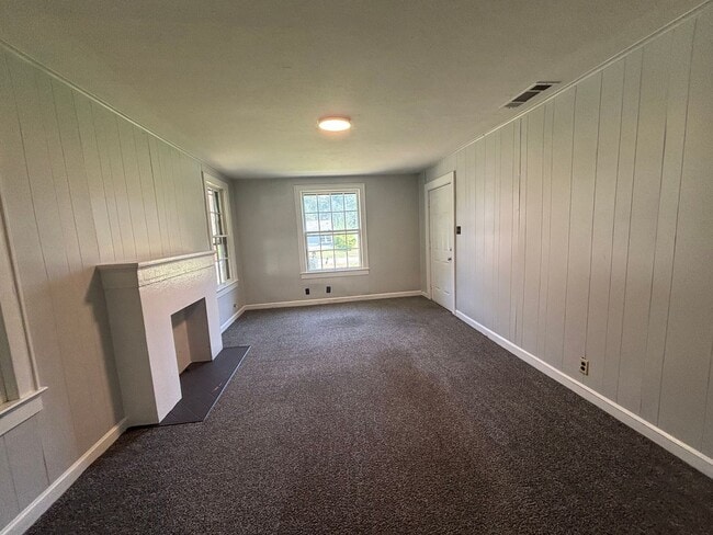 Building Photo - Remodeled!