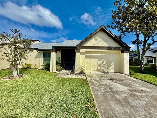 Primary Photo - 940 Rosewood Ln