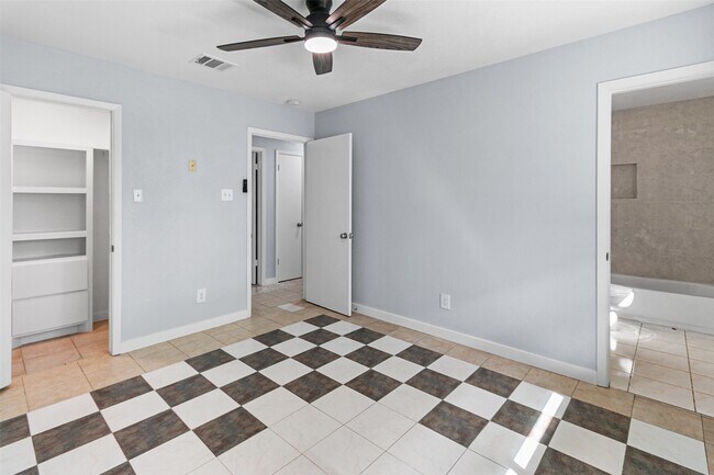 Building Photo - 9002 Bunny Run Dr