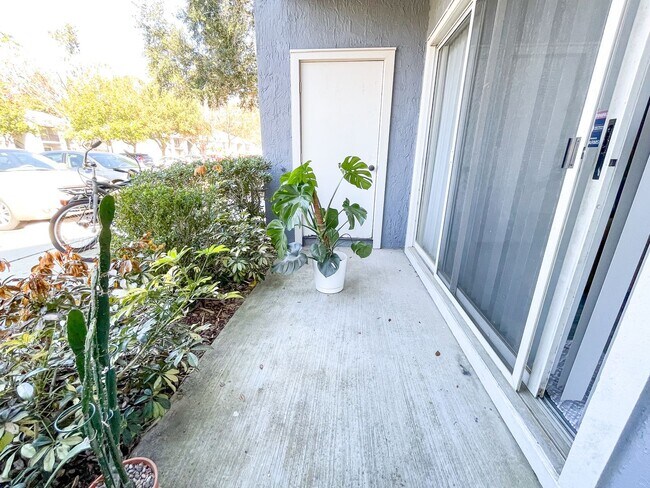 Building Photo - Windsor Park #317 - Pet Friendly!