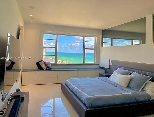 Building Photo - 5255 Collins Ave