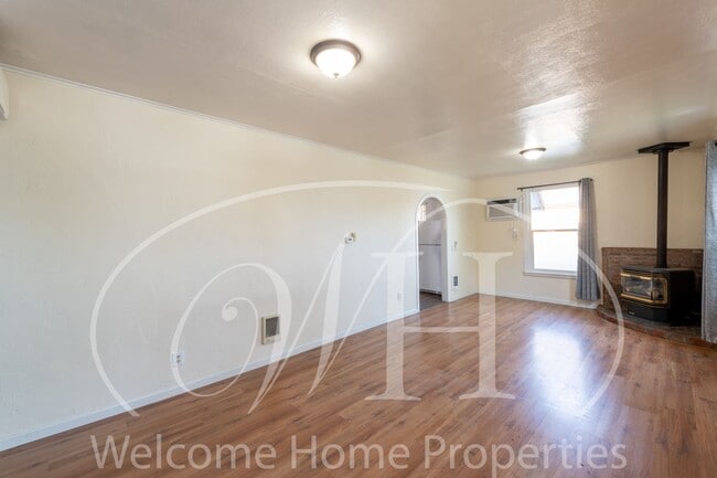 Building Photo - Charming Walla Walla Home with Gas Fireplace, Backyard Patio, and Off-Street Parking!