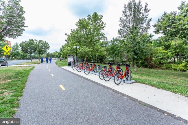 Building Photo - 2720 S Arlington Mill Dr