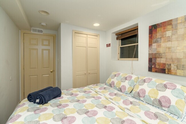 Building Photo - 1344 Potomac Ave SE