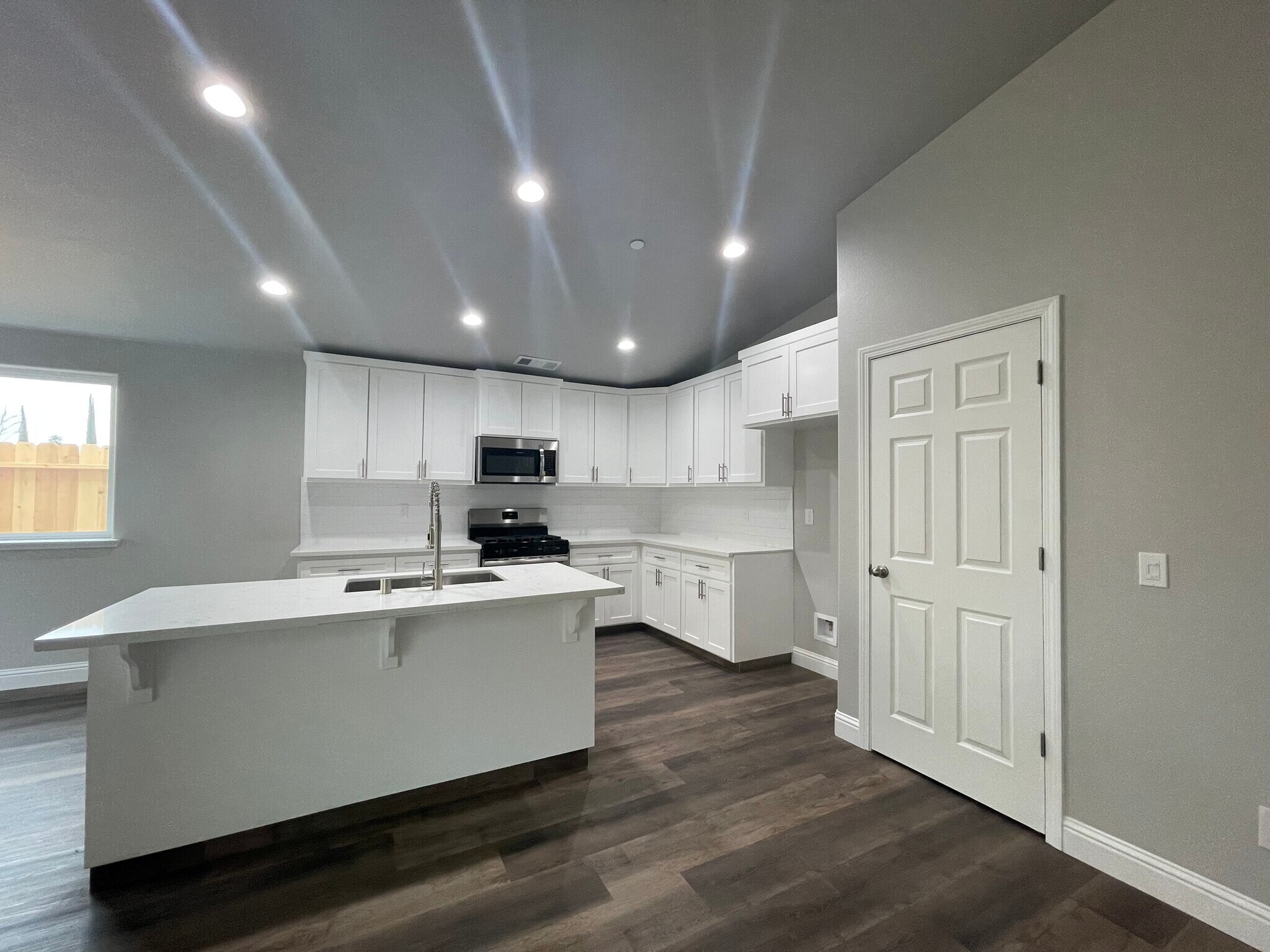 Kitchen - 1051 Adell St