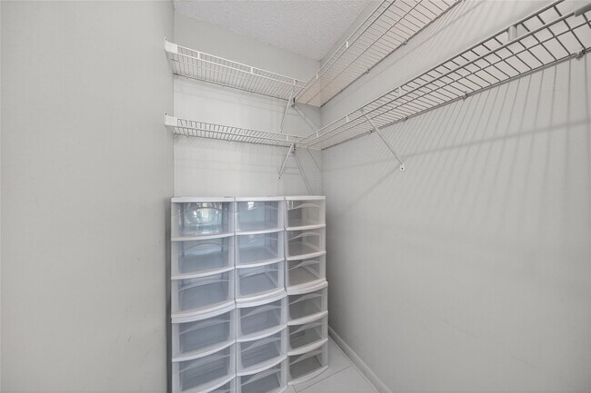 Building Photo - 20185 E Country Club Dr