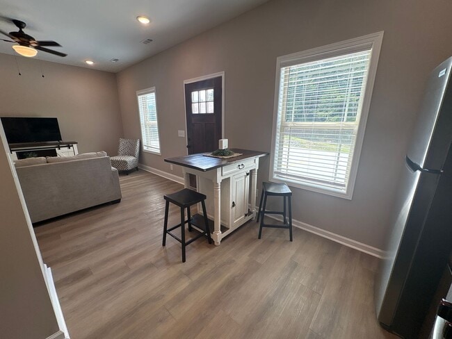Building Photo - 513 Westend Cir