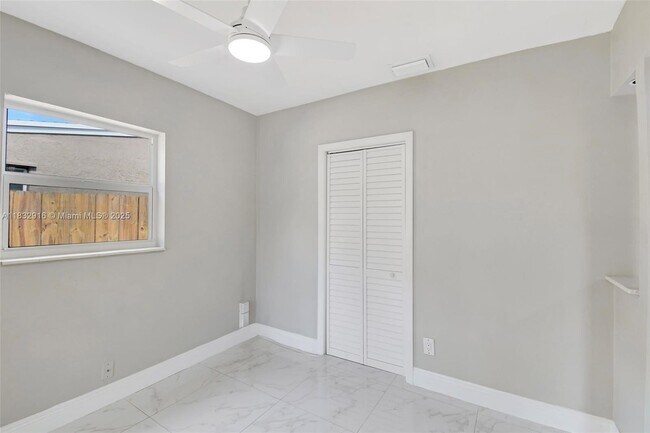 Building Photo - 320 NW 51st Ct