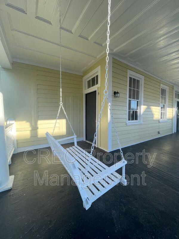 Building Photo - 121 Smith St