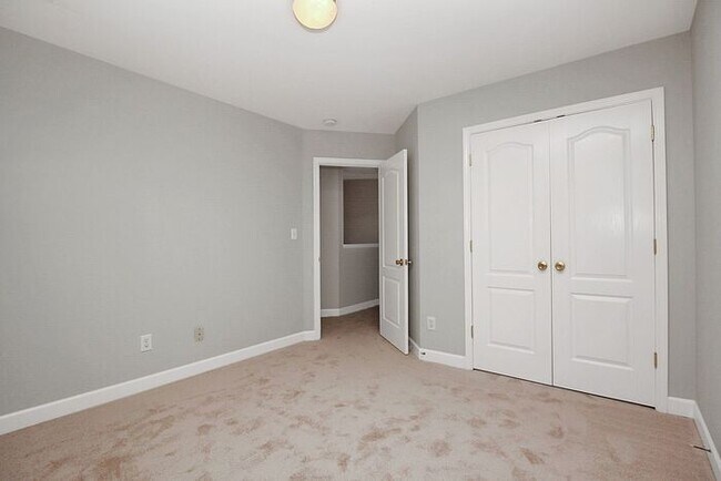 Building Photo - Charming 3BD/2.5BA Home in Crosswinds Community!