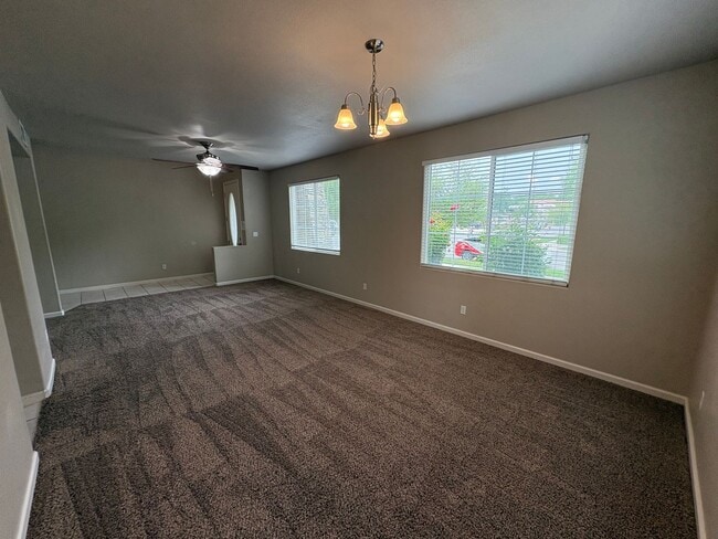 Building Photo - Spacious NW Visalia home Near Shopping Center Available Now!