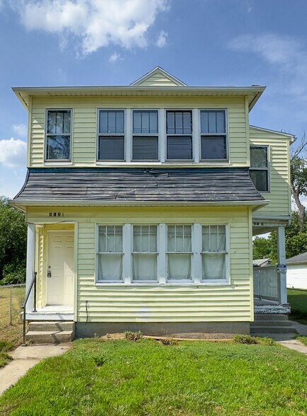 Building Photo - 818 Norwood Ave