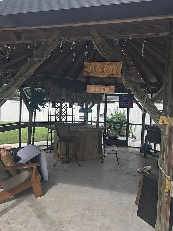 Building Photo - 5-Bedroom Pool Home with 2 Full Baths - Spacious 2373 Sq Ft Home in Englewood's Prime Location!"