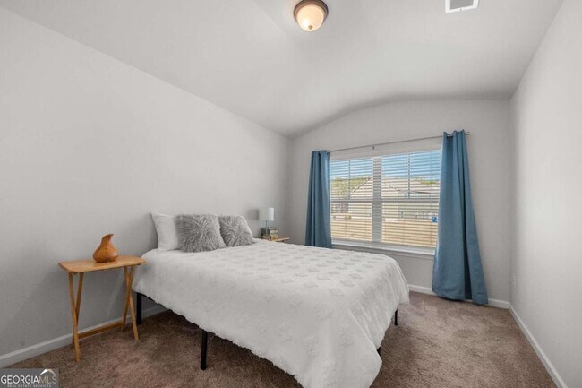 Building Photo - 925 Lakehaven Ln