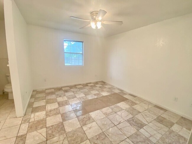 Building Photo - 3 bedroom home with a large backyard in Harker Heights!