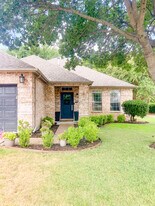 Building Photo - 2700 Cypress Point Dr