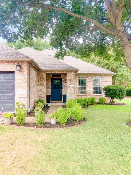 Primary Photo - 2700 Cypress Point Dr