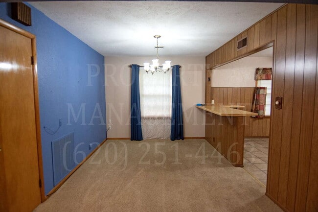 Building Photo - 3-Bed, 1.5-Bath with Detached Dual-Access ...