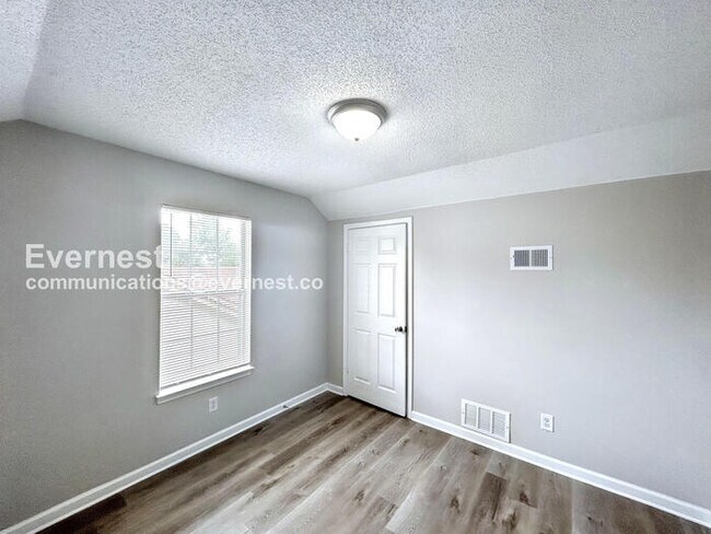 Building Photo - 6772 Kirkland Cove